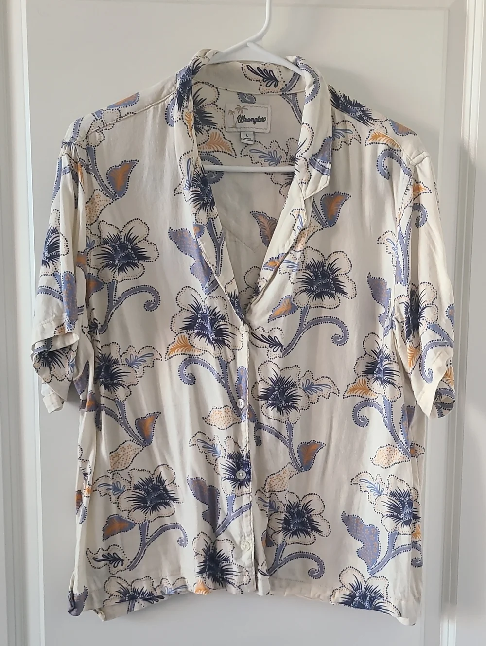 Wrangler Women's Cream Floral Short-Sleeve Button Shirt